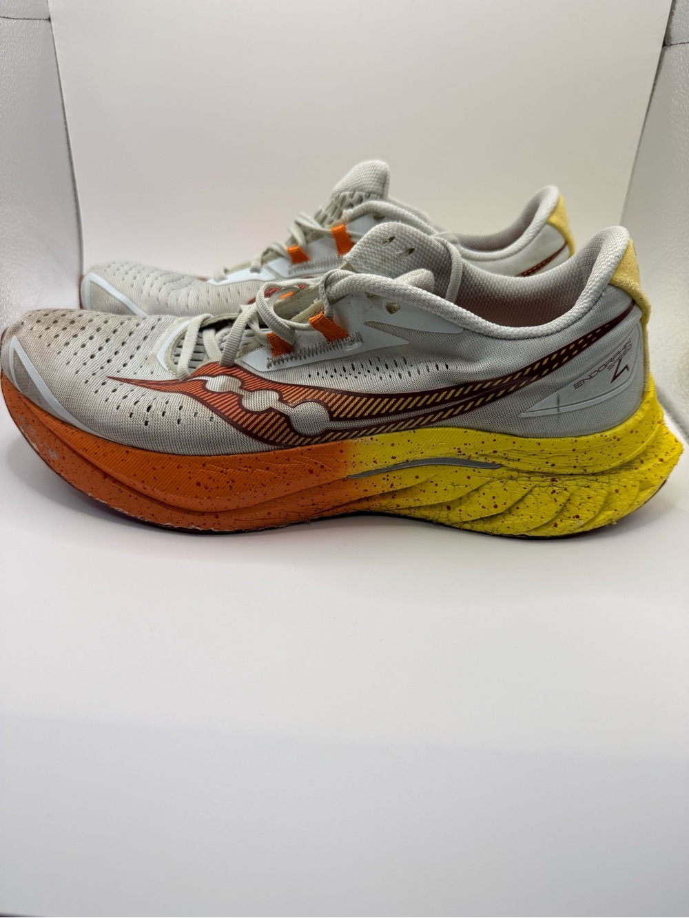 SAUCONY Endorphin Speed 4 Mens Athletic Athleisure Sneakers Gray Orange Sz 11.5